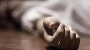dead-woman-hand-body-with-focus-on_56fa4578-53a4-11e8-96b3-108223915881